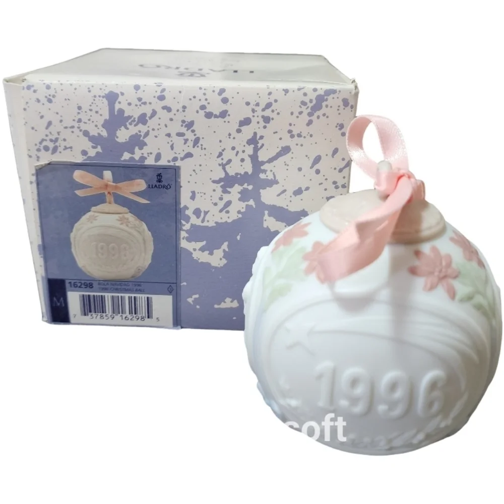 1996 Lladro Pink and White Decorative Ornament